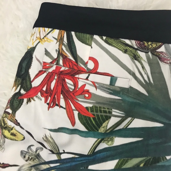 Zara Women Floral Pants With Black Wasit Band - Picture 5 of 6